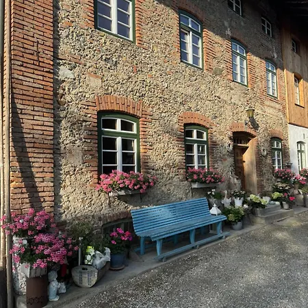Falternhof - Geschichte Trifft Auf Design Apartman