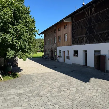 Falternhof - Geschichte Trifft Auf Design Apartman *